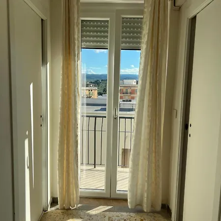 Apartment Sea Red